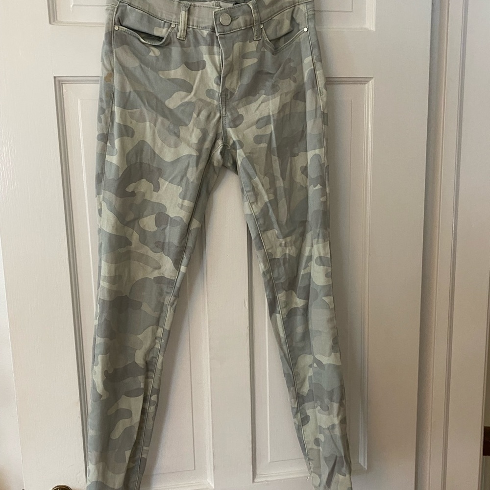 Low rise camo jeans